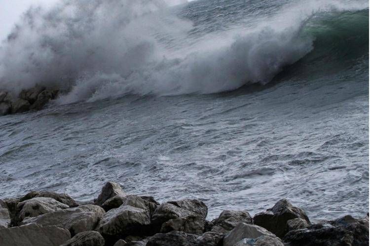 Vento e mare in burrasca - Fotogramma