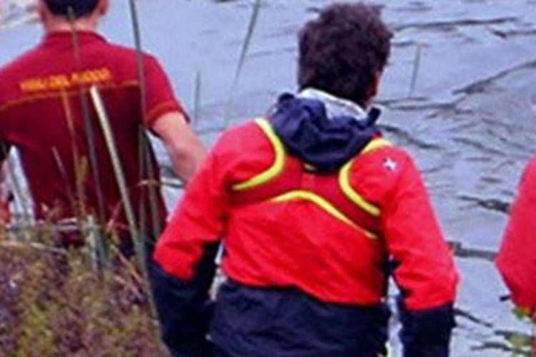 Sommozzatori dei vigili del fuoco (Fotogramma)